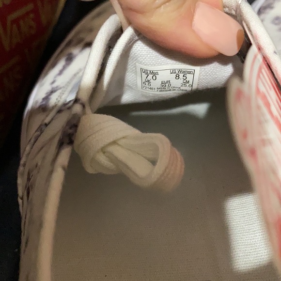 Vans - Picture 3 of 3